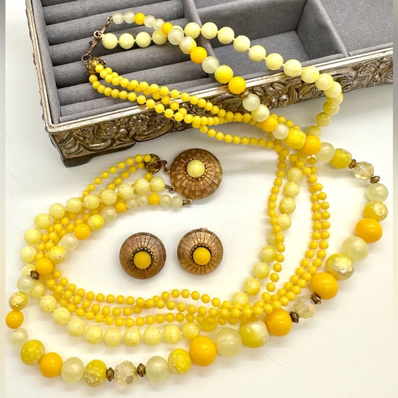 Vintage Yellow Necklace Demi Set - Picture 11 of 17